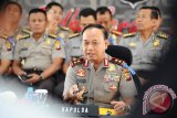 Kapolda Kalbar, Irjen Pol Musyafak berbicara saat evaluasi kinerja akhir tahun Polda Kalbar selama 2016 di Mapolda Kalbar, Jumat (30/12). Irjen Pol Musyafak menyatakan bahwa pihaknya telah memeriksa langsung keberadaan 234 tenaga kerja asing asal Republik Rakyat Tiongkok (RRT) yang saat ini bekerja di sebuah perusahaan tambang aluminium di Kabupaten Ketapang, dan hal tersebut telah ditindaklanjuti oleh tim Mabes Polri untuk diusut tuntas. ANTARA FOTO/Jessica Helena Wuysang/16