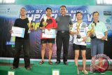 Persatuan Tenis Meja Mujahidin Banjarmasin keluar sebagai juara, setelah di partai final berhasil menumbangkan PTM Champ Bandung (Jabar) 3-0, pada Kejuaraan Tenis Meja Bupati Cup V Open 2017, di Marabahan, Minggu (15/1). Foto:Antaranews Kalsel/Arianto/G.