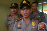 Kapolresta Pontianak, Kombes (Pol) Iwan Imam Susilo di dampingi Kapolsek Sungai Ambawang, AKP Hendri saat melakukan kunjungan kerja di Polsek Sungai Ambawang pada Kamis (19/1) Kubu Raya. (Foto Antara Kalbar / Slamet)