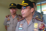 Kapolresta Pontianak, Kombes (Pol) Iwan Imam Susilo di dampingi Kapolsek Sungai Ambawang, AKP Hendri saat melakukan kunjungan kerja di Polsek Sungai Ambawang pada Kamis (19/1) Kubu Raya. (Foto Antara Kalbar / Slamet)