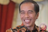 Presiden Jokowi Tertawa Sampai Akhir di Ultah Megawati