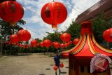 Pemasangan Lampion Jelang Imlek