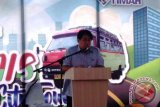 Dirut PT Timah Tbk, M Riza Pahlevi me launching POWNIS City Tour di Museum Timah Indonesia, Pangkalpinang, Kepulauan Bangka Belitung, Selasa (24/1/2017). Untuk mendukung industri pariwisata dan kunjungan wisatawan di Kota Pangkalpinang, Provinsi Kepulauan Bangka Belitung, PT Timah (Persero) Tbk meluncurkan mobil atau Oto POWNIS (Perkumpulan Oto-Oto Warga Negara Indonesia) City Tour, sebagai komitmen perusahaan berplat merah itu membangun daerah kepulauan tersebut. (Foto Antara/Aprionis)