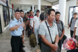 30 Chinese Workers Found With No Work Permits in Kupang 