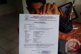 Surat Keterangan (Suket) dikeluarkan, sebagai kebijakan pengganti e-KTP warga, dikarenakan ketersediaan blangko e-KTP di Kabupaten Balangan, Provinsi Kalimantan Selatan, sedang kosong, dan menunggu suply dari Pemerintah Pusat.Antaranews Kalsel/Roly Supriadi.