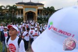 Puluhan humas perusahaan BUMN mengunjungi Istana Maimun pada kegiatan "PR Tanpa Batas", di Medan, Sumatra Utara, Jumat (3/2). Kegiatan yang diselenggarakan Forum Humas BUMN dengan tuan rumah PT Pelindo I tersebut, diikuti humas dari 46 perusahaan BUMN untuk mengangkat potensi wisata sejarah di Medan. ANTARA SUMUT/Irsan Mulyadi/17