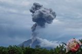 Gunung Sinabung kembali erupsi denga tinggi kolom abu 2.000 meter