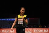 Pebulu tangkis tunggal putri asal klub Mutiara Cardinal, Hanna Ramadhini mengepalkan tangan usai berhasil mengembalikan kok kearah lawannya pebulu tangkis tunggal putri asal klub Berkat Abadi Zhang Beiwen dalam final putri Djarum Superliga Badminton 2017 di DBL Arena Surabaya, Jawa Timur, Sabtu (25/2). Panji Ahmad Maulana Menang dengan skor 2-0 (21-16,21-17). Hanna Ramadhini menang dengan skor 0-2 (15-21,10-21). Antara Jatim/M Risyal Hidayat/zk/17