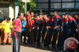 Dalam rangka Hari Peduli Sampah Nasional 2017, Pemerintah Kabupaten Tanah Laut, Kalimantan Selatan menggelar kerja bakti di Pasar Tapandang Berseri Pelaihari, Jumat (24/2). Foto:Antaranews Kalsel/Arianto/G.