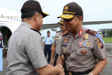 Kepala Kepolisian Republik Indonesia Jenderal (Pol) Tito Karnavian beserta rombongan tiba di Bandara Supadio Pontianak disambut langsung oleh Kapolda Kalbar Irjen (Pol) Musyafak dan jajarannya serta Forpimda, pada Senin (6/3). (Foto Istimewa)