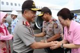 Kepala Kepolisian Republik Indonesia Jenderal (Pol) Tito Karnavian beserta rombongan tiba di Bandara Supadio Pontianak disambut langsung oleh Kapolda Kalbar Irjen (Pol) Musyafak dan jajarannya serta Forpimda, pada Senin (6/3). (Foto Istimewa)