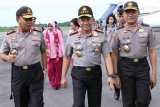 Kepala Kepolisian Republik Indonesia Jenderal (Pol) Tito Karnavian beserta rombongan tiba di Bandara Supadio Pontianak disambut langsung oleh Kapolda Kalbar Irjen (Pol) Musyafak dan jajarannya serta Forpimda, pada Senin (6/3). (Foto Istimewa)