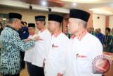 Sebanyak 4 orang pimpinan Badan Amil Zakat Nasional (BAZNAS) Kabupaten Hulu Sungai Tengah (HST) periode 2016-2021 secara resmi dikukuhkan dan dilantik oleh Wakil bupati HST di Auditorium Kantor Bupati, Kamis (9/3) bersamaan dengan sosialisasi Baznas dengan tema optimalisasi peran Baznas dalam mewujudkan masyarakat HST yang agamis, mandiri dan bermartabat. Foto:Antaranews Kalsel/Upik/G.
