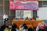 Komisi Pemilihan Umum Kabupaten Barito Kuala, Kalimantan Selatan menggelar Rapat Pleno Terbuka Penetapan Pasangan Bupati dan Wakil Bupati Terpilih Pada Pemilihan Bupati dan Wakil Bupati Barito Kuala 2017, di Hotel Prima Marabahan, Rabu (15/3). Foto:Antaranews Kalsel/Arianto/G.