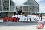 Presiden Joko Widodo meresmikan Pos Lintas Batas Negara (PLBN) terpadu Indonesia - Malaysia di Kecamatan Badau wilayah Kapuas Hulu Kalimantan Barat. (Foto Antara Kalbar / Timotius)