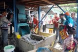 Sekolah SD kelola sampah jadi pupuk kompos