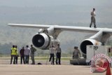 Perbaikan Pesawat Amerika Di Aceh