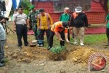 Salah satu obyek wisata Gunung Sialing di Desa Nawin Kecamatan Haruai, Kabupaten Tabalong menjadi lokasi kemah wisata dan  bakti sosial kelompok sadar wisata (Pokdarwis). Kegiatan ini  dibuka oeh Bupati Tabalong, Anang Syakhfiani ditandai dengan penanaman pohon di lokasi kemah wisata, Sabtu.Foto Antaranews.Kalsel/Herlina Lasmianti