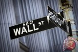 Wall Street berakhir turun di tengah sejumlah data ekonomi