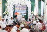 Bupati Hulu Sungai Selatan (HSS) H Achmad Fikry  menghadiri Peringatan Isra Mi'Raj di Masjid Nurul Muslimin Kecamatan Daha Utara, Kabupaten Hulu Sungai Selatan, kamis (06/04). Foto : Fathurahman/Antara Kalsel
