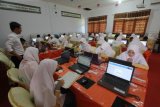 SMP Adiwiyata pinjam laptop siswa untuk UNBK