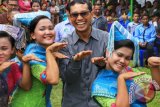 Bersama penari adat di Kecamatan Dolok Panribuan