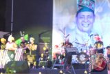 Pertunjukan musik bambu yang dipentaskan Group Musik Bambu Banua Banjarmasin pada gelar Musik Etnik Kolaborasi dalam.peresmian panggung terbuka \