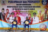 Pemerintah Kabupaten Barito Kuala, Kalimantan Selatan menggelar berbagai lomba dari TK, SD, SMP dan SLTA/sederajat menyambut Hari Pendidikan Nasional 2017, di halaman Kantor Bupati Barito Kuala (Batola), Rabu (26/4). Foto:Antaranews Kalsel/Arianto/G.