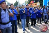 Rombongan DPP Demokrat pusat bersama DPD Provsu memasuki lokasi acara..