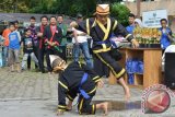 Festival Kampung Anak Kabupaten Hulu Sungai Selatan (HSS) tahun 2017 resmi dibuka Bupati HSS H. Achmad Fikry, digagas oleh Pengajar Muda Indonesia Mengajar mengkolaborasi budaya lokal dengan kegiatan pendidikan di Kabupaten HSS, salah satu lomba yang dipertandingkan adalah seni beladiri Kuntaw.Foto : Fathurrahman/Humas HSS/Antara Kalsel