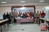 PT Aneka Tambang dan PT Indonesia Chemical Alumina di Kabupaten Sanggau sosialisasikan 100 beastudi bagi mahasiswa yang berprestasi di wilayah itu tahun ajaran baru. (M Khusyairi)