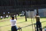 Sejumlah perwira TNI AL membidik sasaran ketika lomba menembak pistol eksekutif di Lapangan tembak Jala Krida Braja, Kobangdikal, Bumimoro, Surabaya, Jawa Timur, Selasa (2/5). Lomba menembak dalam rangka memeriahkan Hari Pendidikan TNI Angkatan Laut (Hardikal) ke-71 diikuti sekitar 100 peserta dari sembilan Kotama TNI AL wilayah Surabaya. Antara Jatim/M Risyal Hidayat/zk/17