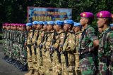 Sejumlah prajurit Korps Marinir yang tergabung dalam Satgas Batalyon Komposit Konga XXXV-B/UNAMID Darfur, Sudan saat mengikuti upacara penyambutan di Bhumi Marinir Gedangan, Sidoarjo, Jumat (5/5). Sebanyak 22 prajurit Korps Marinir dari Pasmar-1 tiba dari penugasan luar negeri, setelah melaksanakan tugas Pasukan Perdamaian PBB selama satu tahun di Darfur, Sudan, Afrika.Antara Jatim/Serka Mar Kuwadi/zk/17

 