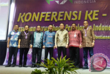 Foto bersama Kepala Bekraf RI dan pengurus P3I saat  Konferensi  XVI Persatuan Perusahaan Periklanan Indonesia (P3I) di Pontianak, Jumat (5/5). Foto Antara Kalbar/Dedi/17.