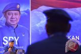 Ketua Umum DPP Partai Demokrat Susilo Bambang Yudhoyono menyampaikan pidato sambutannya saat membuka Rapat Kerja Nasional (Rakernas) Partai Demokrat di Hotel Lombok Raya, Mataram, NTB, Senin (8/5). Rakernas yang berlangsung hingga 9 Mei 2017 itu bertemakan 'Rapatkan Barisan, Gerakkan Mesin Partai Menuju Kemenangan Pilkada 2018 dan Pemilu 2019' yang dihadiri oleh sebanyak 2.621 pengurus dan anggota Partai Demokrat dari seluruh Indonesia. ANTARA FOTO/Ahmad Subaidi/wdy/17.