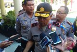 Polda Kalimantan Barat gelar pasukan Operasi Patuh 2017 di halaman Polresta Pontianak, Selasa (9/5). Pelaksanaan Operasi Patuh 2017, dilaksanakan 14 hari dengan mengedepankan tindakan yang humanis, yakni 3-S, senyum, sapa dan salam. Foto Antara Kalbar/Slamet/17.