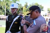 Polda Kalimantan Barat gelar pasukan Operasi Patuh 2017 di halaman Polresta Pontianak, Selasa (9/5). Pelaksanaan Operasi Patuh 2017, dilaksanakan 14 hari dengan mengedepankan tindakan yang humanis, yakni 3-S, senyum, sapa dan salam. Foto Antara Kalbar/Slamet/17.