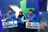 GM FMS XL Axiata area Sumatera Yan Ferdiyan Nurfurqan (kiri) bersama GM XL Axiata area Sumbagut Horas Lubis (kanan) pada peluncuran program layanan khusus Ramadan dan Idul Fitri, di Medan, Sumatera Utara, Kamis (18/5). Program tersebut untuk lebih meningkatkan pelayanan kepada pengguna XL. ANTARA SUMUT/HO/17