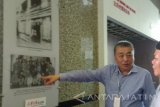 Seorang pemimpin Tianjin Daily, China, Huang Zhiwei, menjelaskan sejarah media yang dipimpinnya kepada delegasi media Jawa Timur, di Tianjin, Jumat (19/5). Media cetak di China sudah dalam beberapa waktu terakhir menerapkan multi-plaform seiring dengan kemajuan teknologi informasi.(Antara Jatim/Slamet Hadi Purnomo/SHP)