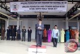 Wakil Bupati Barito Kuala (Batola), Kalimantan Selatan H. Mamun Kaderi mejadi pemimpin upacara pada Peringatan Hari Kebangkitan Nasional (Harkitnas) Tahun 2017 tingkat Kabupaten Batola, di halaman Kantor Bupati setempat, Senin (22/5). Foto:Antaranews Kalsel/Arianto/G.