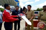 Desa Hajak Terima Bantuan Ambulan dari Perusahaan Batubara