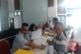 Penandatangan surat perjanjian pinjaman dana Program Kemitraan PT Timah (Persero) Tbk periode I 2017 sebesar Rp3,13 miliar diberikan kepada 87 mitra binaan yang tersebar di Provinsi Kepulauan Babel, Pangkalpinang, Selasa (6/6). (antarababel.com/Aprionis). 