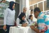 Penandatangan surat perjanjian pinjaman dana Program Kemitraan PT Timah (Persero) Tbk periode I 2017 sebesar Rp3,13 miliar diberikan kepada 87 mitra binaan yang tersebar di Provinsi Kepulauan Babel, Pangkalpinang, Selasa (6/6). (antarababel.com/Aprionis). 