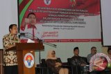 Kepala Bidang Pemberdayaan Pemuda PPPON-Kemenpora Dwi Agus Susilo membacakan laporan sebagai ketua pelaksana kegiatan Pesantren Kilat (Sanlat) Kebangsaan 2017 bertema 'Melalui Pesantren Kilat Pemuda Kota Kokohkan Pancasila Sebagai Pemersatu Bangsa'. (FOTO ANTARA/dok/17).