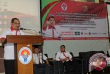 Kepala Pusat Pusat Pemberdayaan Pemuda dan Olahraga Nasional
(PPPON)-Kemenpora Henry Ridwan menutup Pesantren Kilat (Sanlat)
Ramadhan Kebangsaan 2017 yang berlangsung 11-14 Juni 2017.
(FOTO ANTARA/dok/17)