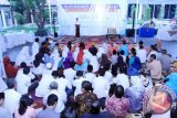 Dr. (HC) Zen Muhammad Al-Hadi ketika memberikan tausiyahnya dalam acara  acara silaturahmi berbuka puasa bersama Mitra, Media dan anak Yatim di Kampus Universitas Pancasila. (Humas UP)