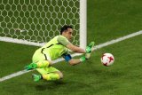 Aksi Penyelamatan Kiper Claudio Bravo Bawa Chile Taklukkan Portugal