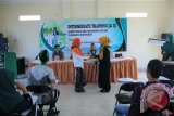 Himpunan Mahasiswa Islam (HMI) Cabang Barabai Kabupaten Hulu Sungai Tengah (HST) Kalimantan Selatan menggelar Latihan Kader Dua (LK-II) atau yang disebut juga Intermediate Training tingkat Nasional selama seminggu dari tanggal 1-9 juli 2017 di Guest House Dinas Tenaga Kerja (Disnaker) Kabupaten Hulu Sungai Tengah (HST). Ketua Umum HMI Cabang Barabai Muhammad Sanderi saat pembukaan acara Senin (3/7) di Aula Disnaker HST. Foto:Antaranews Kalsel/Upik/G.