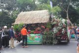 Mobil hias salah satu tampilan yang ikut memeriahkan pawai Helaran dalam rangka memeriahkan 'Hari Jadi Bogor ke 535' di Kota Bogor, Jawa Barat. (Foto Humas Pemkot Bogor).