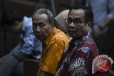 Korupsi KTP-e : Irman Divonis Tujuh dan Sugiharto Lima Tahun Penjara